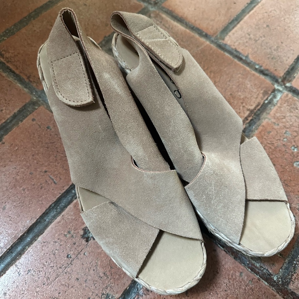 Pedro Garcia Tan Suede Wedges - Size 38.5/8.5 - NEVER WORN